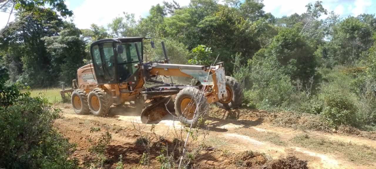 Camacã: Operação patrolamento das estradas vicinais em ritmo
